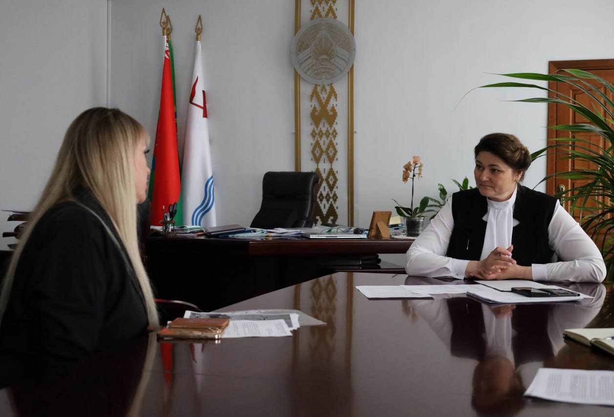 predsedatel-rayispolkoma-galina-unukovich-provela-ocherednoy-lichnyy-priem-grazhdan_2