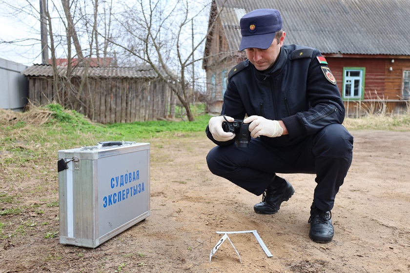 bolee-1500-ekspertiz-i-issledovaniy-na-schetu-beshenkovichskikh-kriminalistov_1