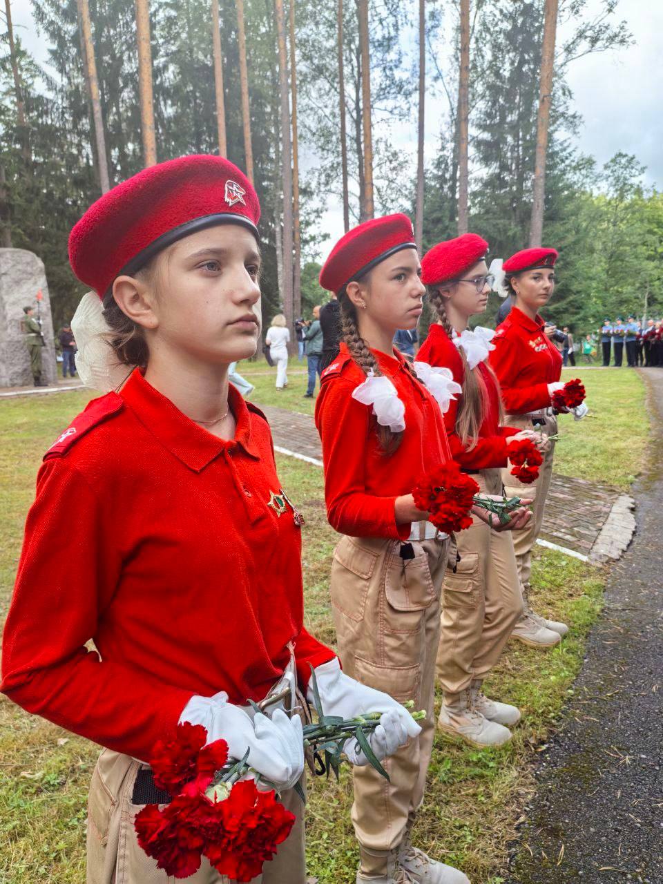 delegatsiya-beshenkovichskogo-rayona-pobyvala-na-kurgane-druzhby_2