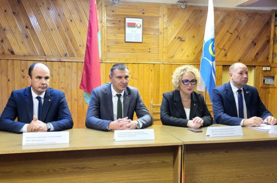 Анжелика Никитина ознакомилась с ходом реализации инновационного проекта на «Оршаагромаш»