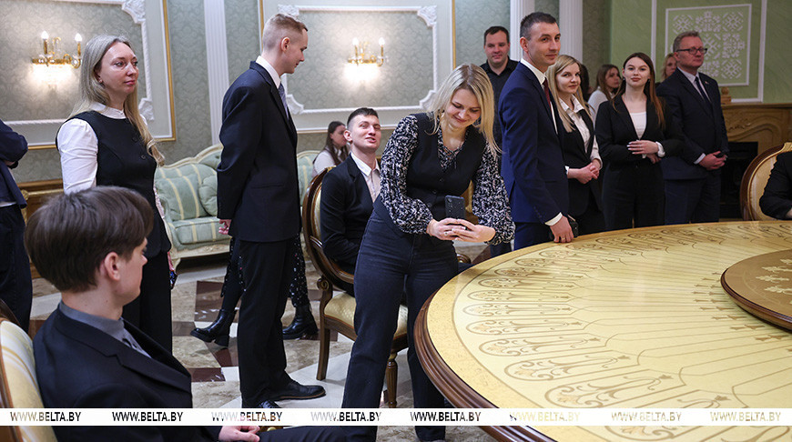 Young specialists from regions tour Palace of Independence in Minsk