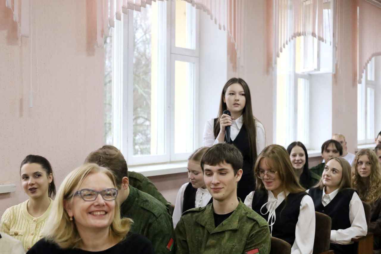 na-baze-ullskogo-gosudarstvennogo-kolledzha-imeni-l-m-dovatora-proshla-yarmarka-tselevoy-podgotovki_11