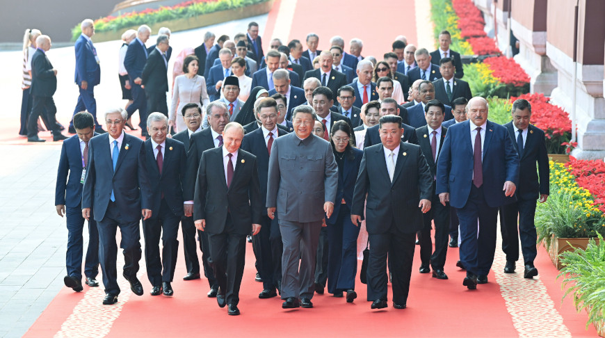 Лукашенко до начала парада в Пекине пообщался с лидером КНДР Ким Чен Ыном 