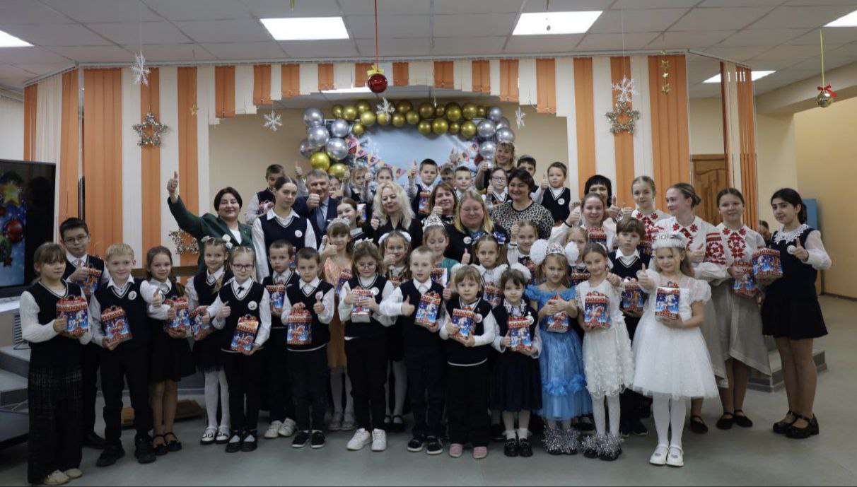 v-beshenkovichskom-rayone-dan-start-respublikanskoy-novogodney-blagotvoritelnoy-aktsii-nashi-deti_3