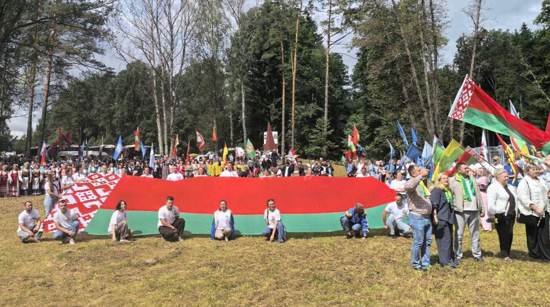 delegatsiya-beshenkovichskogo-rayona-pobyvala-na-kurgane-druzhby_3
