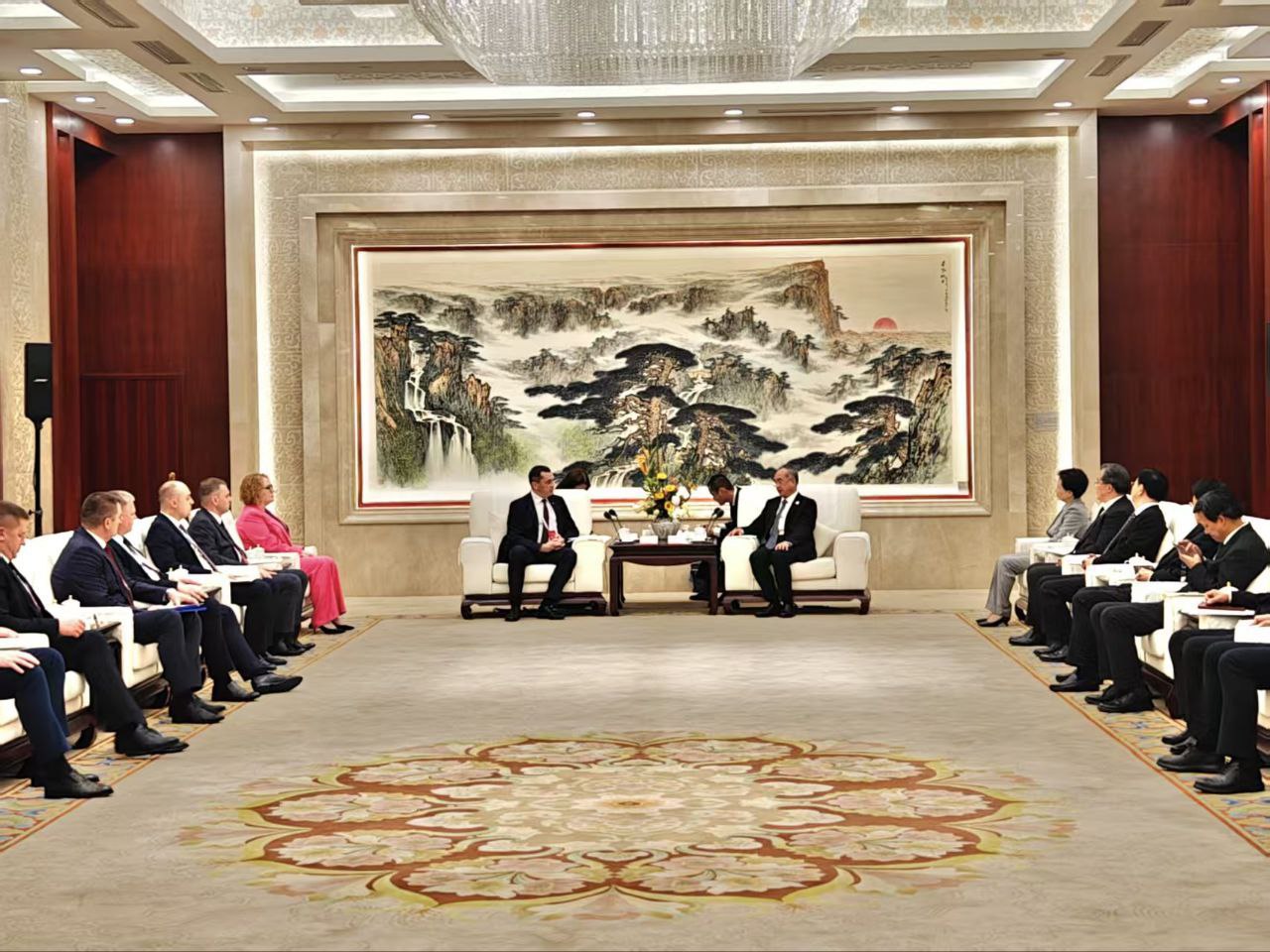 Делегация Витебской области провела переговоры с секретарем партийного комитета китайской провинции Линь У