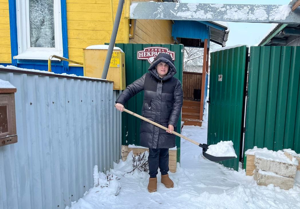 bolee-140-dvorov-raschistili-sotsialnye-rabotniki-beshenkovichskogo-rayona-posle-tsiklona-ulli-_8