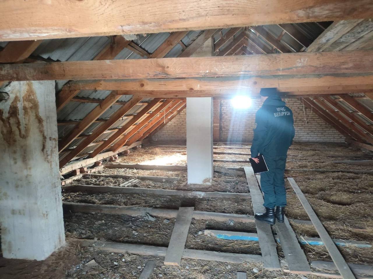 aktsiya-za-bezopasnost-vmeste-za-tri-dnya-spasateli-obsledovali-81-domovladenie-v-rayone_2