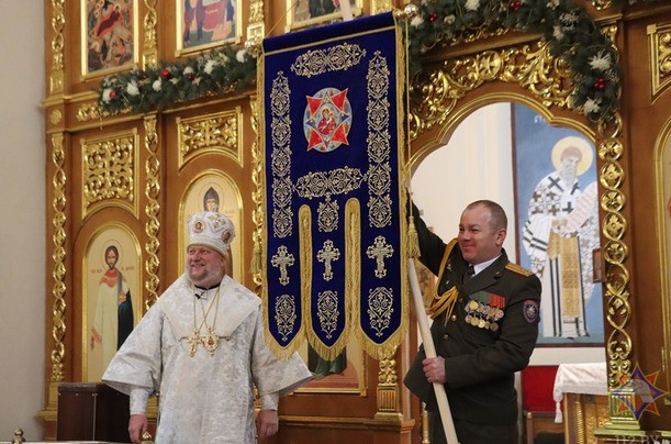 В День спасателя работникам МЧС Витебской области вручили Хоругвь