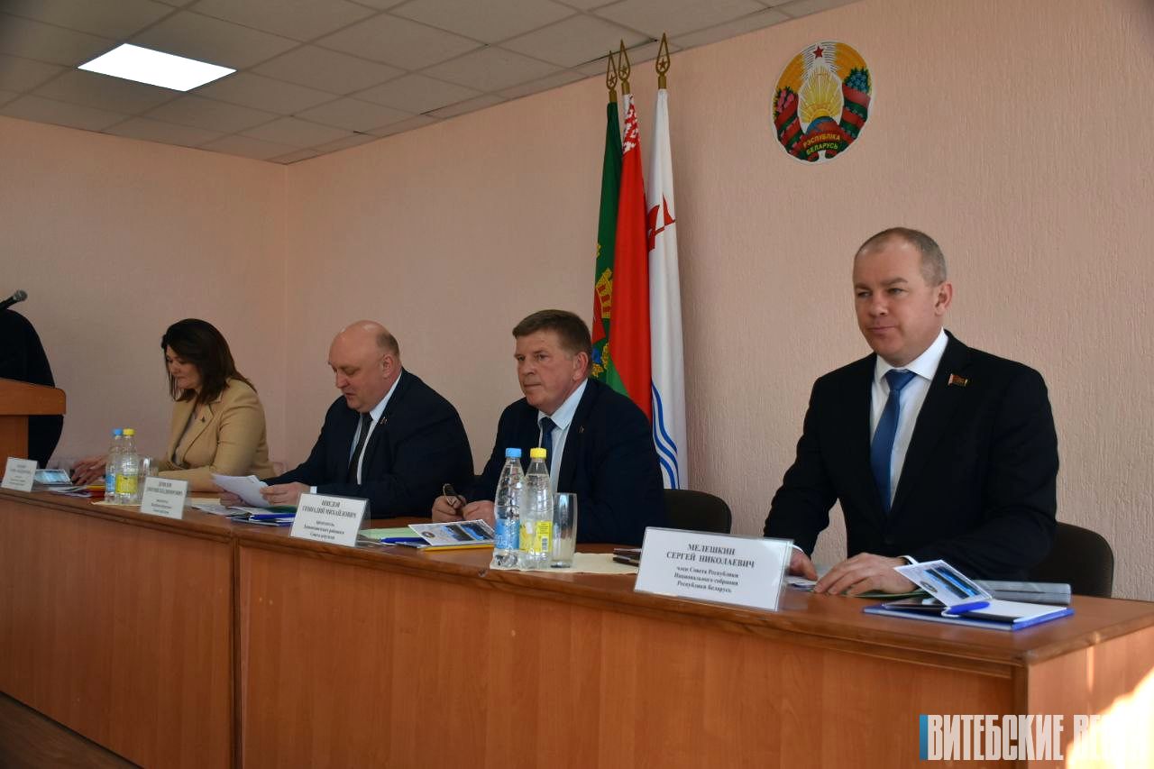 На заседании президиума областного Совета депутатов рассматривают вопросы профилактики возникновения пожаров и наведения порядка на земле