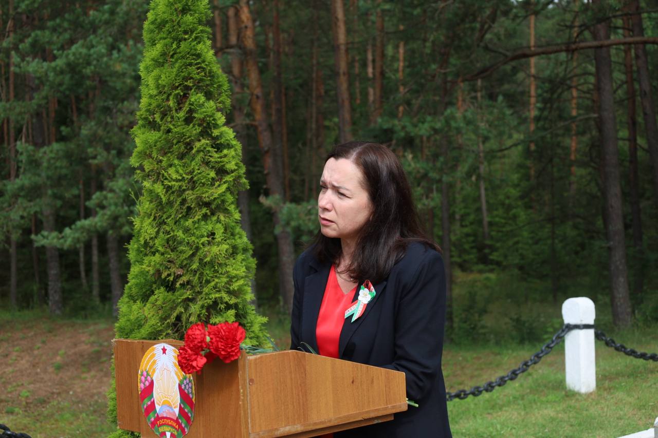 sokhranyaya-pamyat-o-geroyakh-beshenkovichchinu-posetila-delegatsiya-s-urala_1