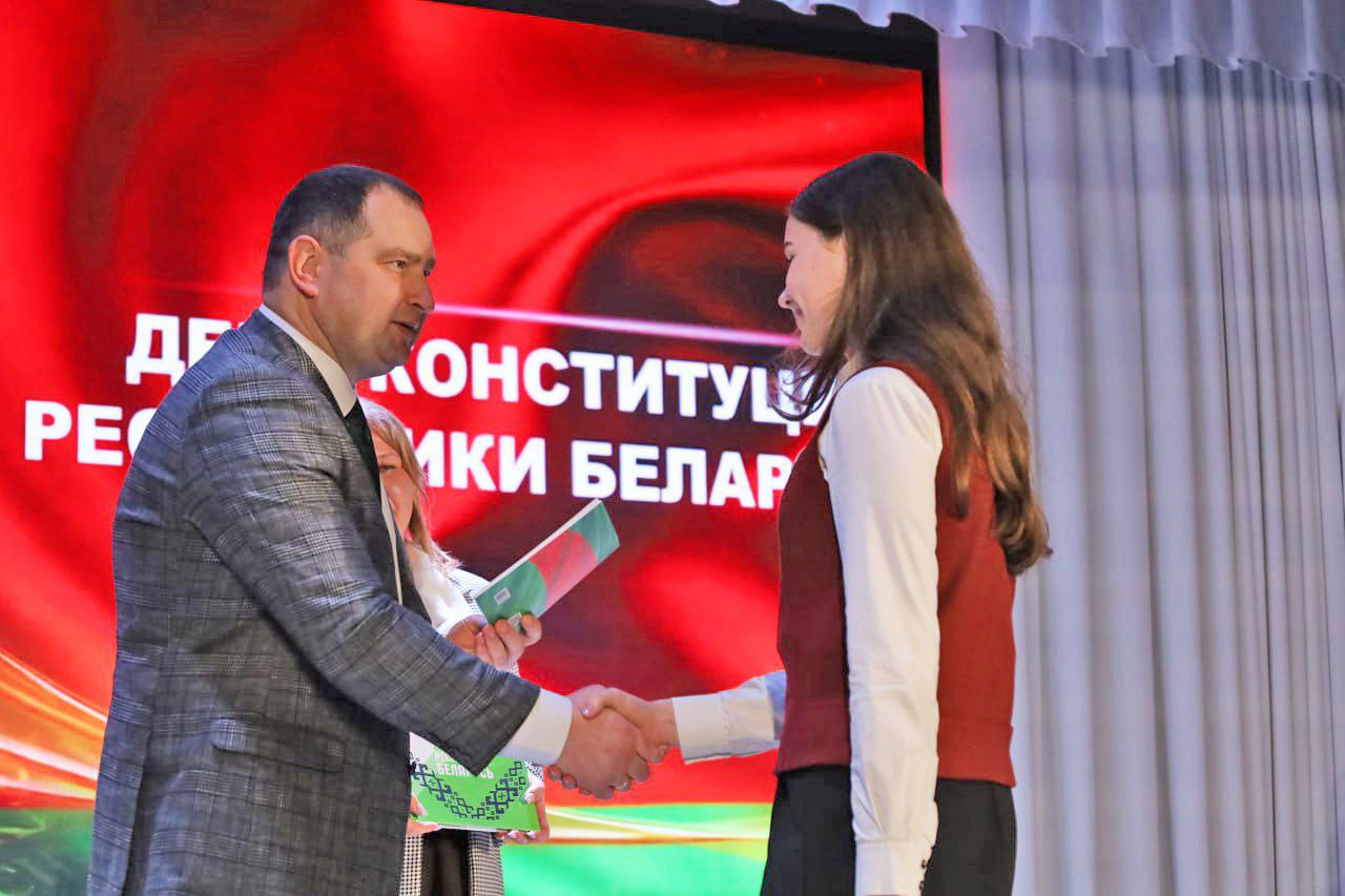 torzhestvennoe-meropriyatie-posvyashchennoe-dnyu-konstitutsii-sostoyalos-v-rtsk-_6