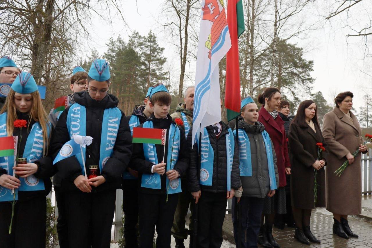 v-beshenkovichakh-u-bratskoy-mogily-zhertv-fashizma-proshel-miting-rekviem_2