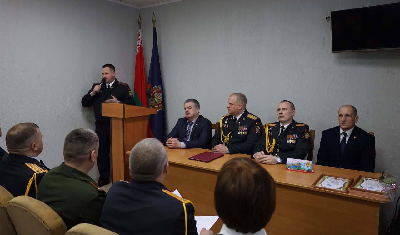 torzhestvennoe-sobranie-po-sluchayu-dnya-militsii-segodnya-proshlo-v-beshenkovichskom-rovd_4