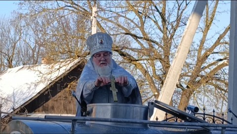 kreshchenie-gospodne-prazdnuyut-pravoslavnye-veruyushchie-v-beshenkovichakh_2