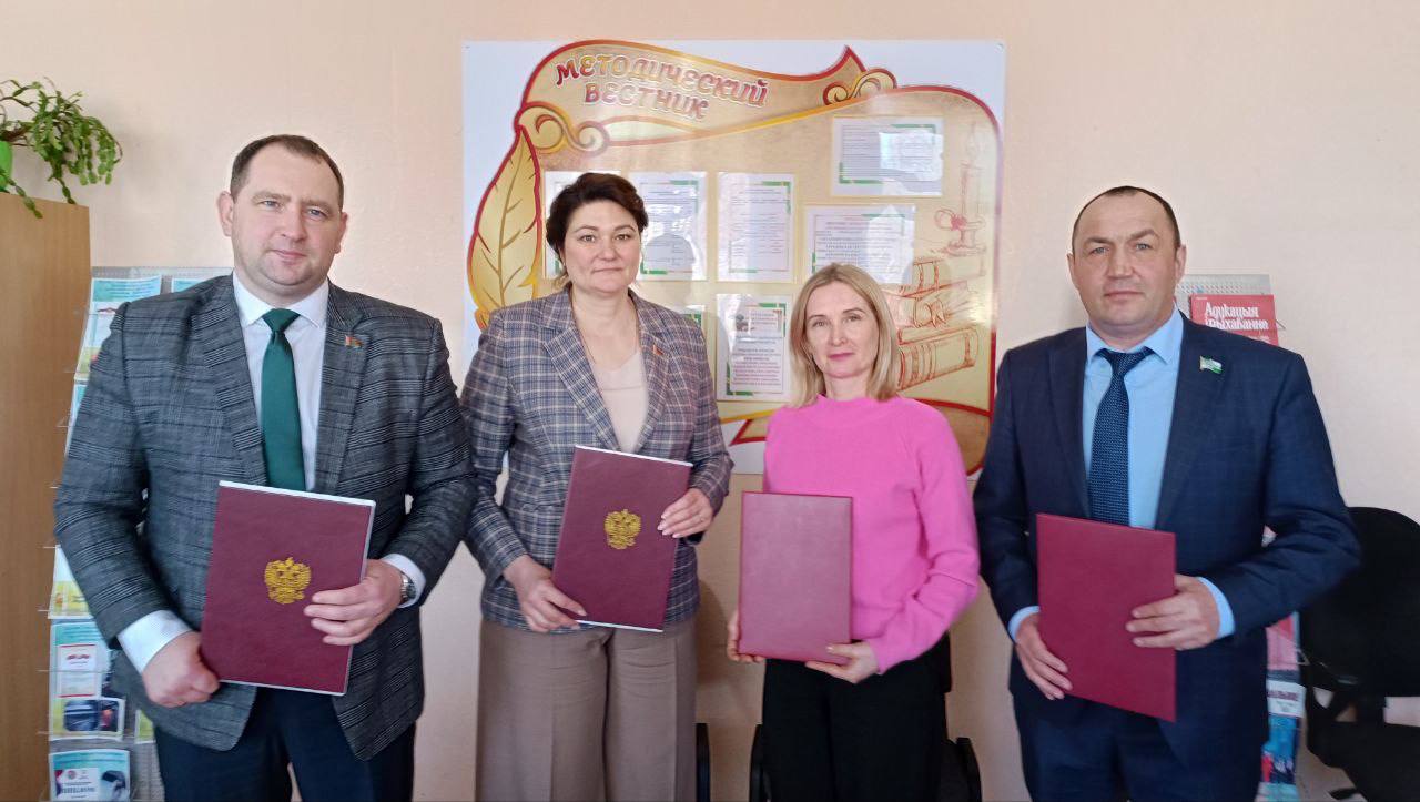 vstrecha-s-uchastiem-delegatsii-iz-chuvashskoy-respubliki-proshla-v-ullskom-gosudarstvennom-kolledzh_4