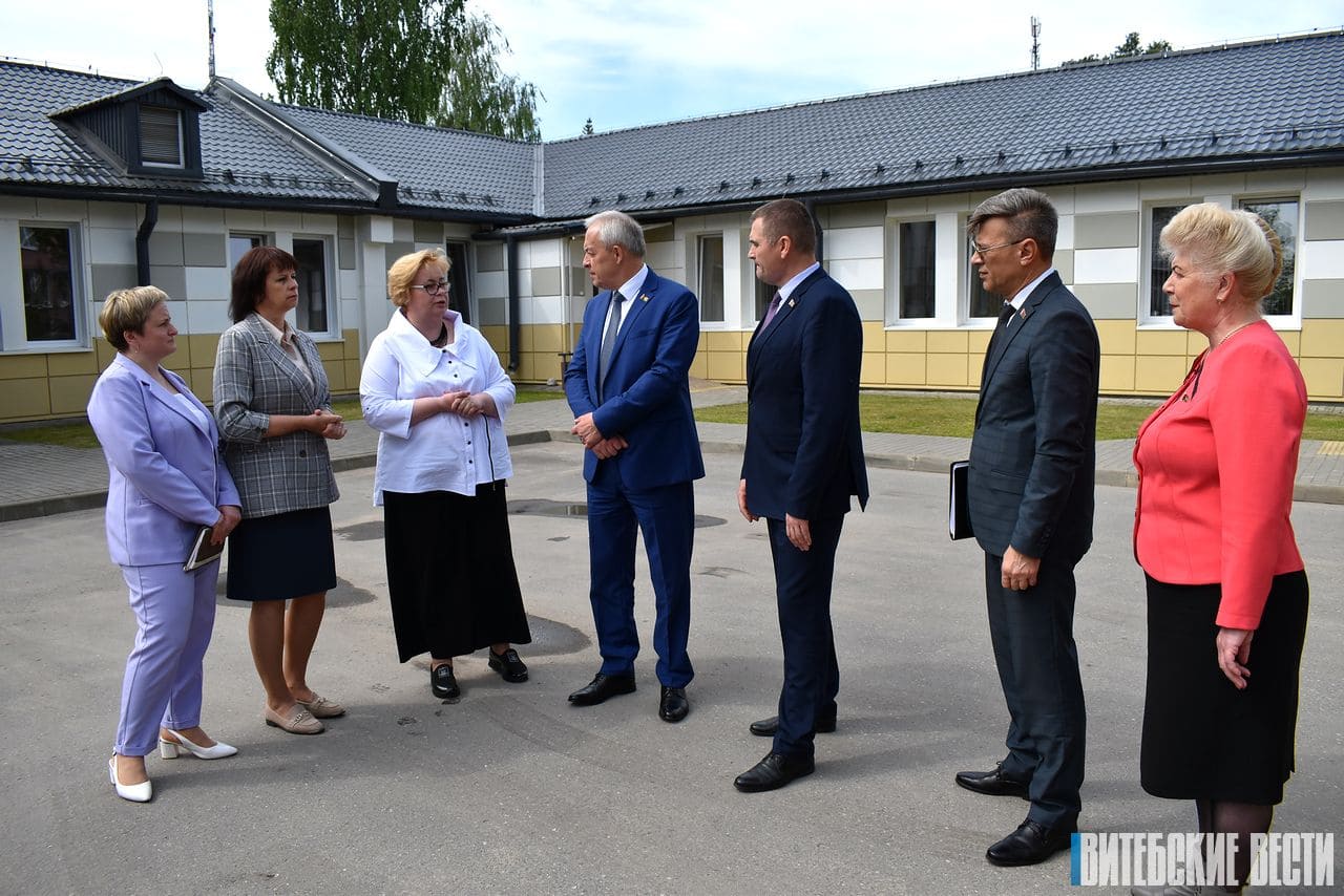 Личный приём, встреча с трудовыми коллективами и подготовка к фестивалю «Вытокi»: Игорь Сергеенко с рабочим визитом в Витебской области