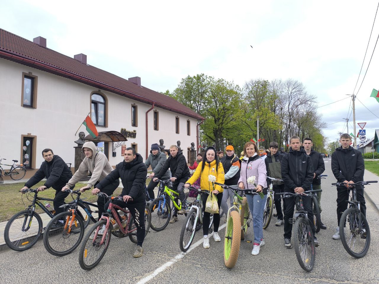 Бешенковичане почтили память героев в велопробеге «По местам боевой славы»