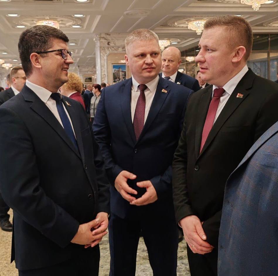 fotofakt-predstaviteli-vitebskoy-oblasti-uzhe-vo-dvortse-nezavisimosti_1