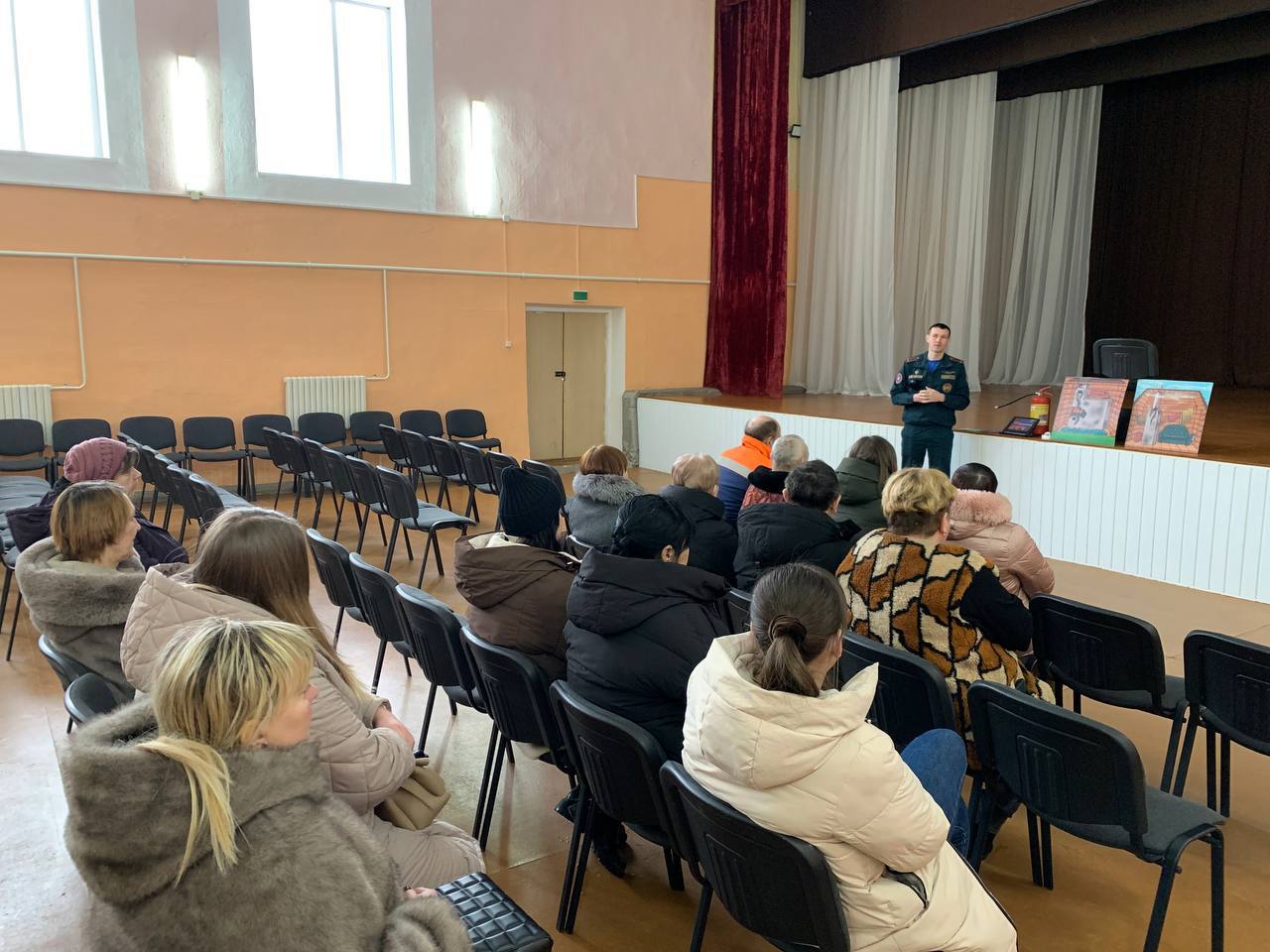 В Верховском и Верхнекривинском сельсоветах прошли сходы граждан с участием МЧС