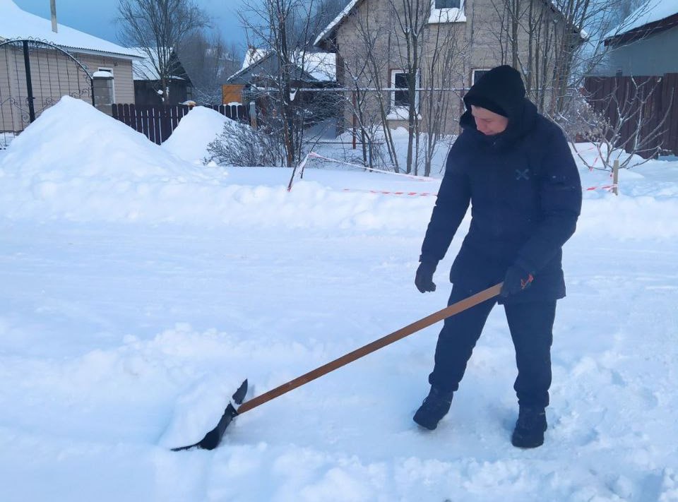 bolee-140-dvorov-raschistili-sotsialnye-rabotniki-beshenkovichskogo-rayona-posle-tsiklona-ulli-_5
