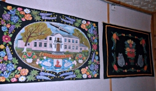 В РАЙОННОМ ДОМЕ РЕМЁСЕЛ РАБОТАЮТ ДВЕ ВЫСТАВКИ