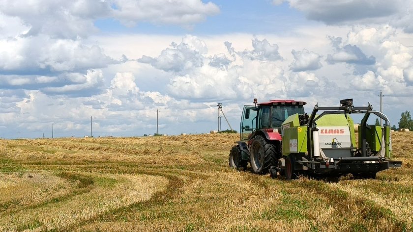 Заготовка кормов у бешенковичских аграриев — в самом разгаре!