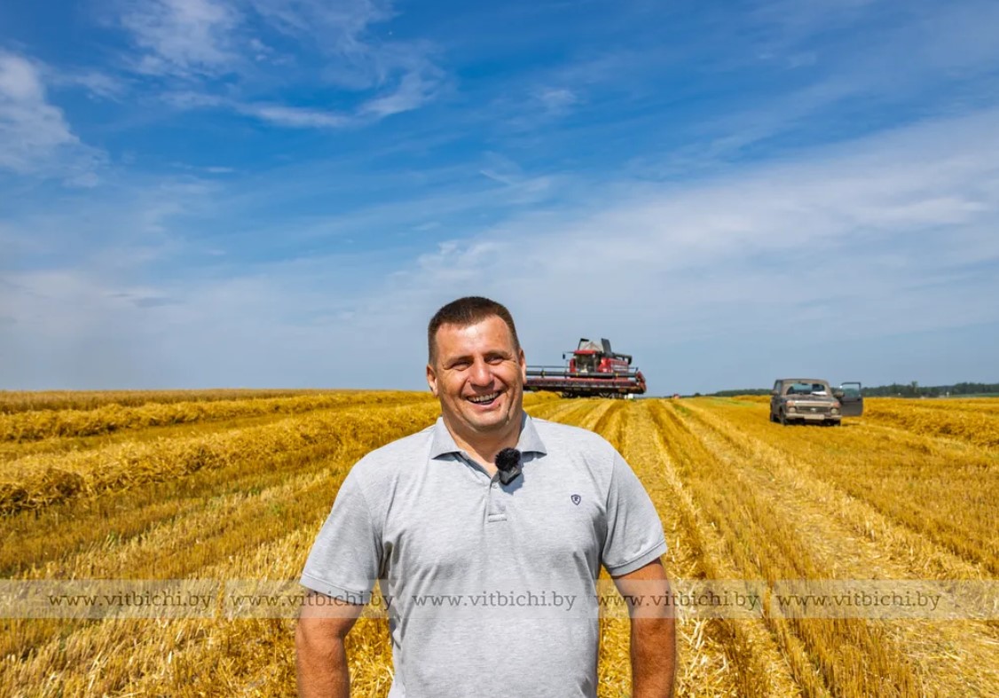 Аграрии Витебского района на уборочной наверстывают упущенное из-за дождей время