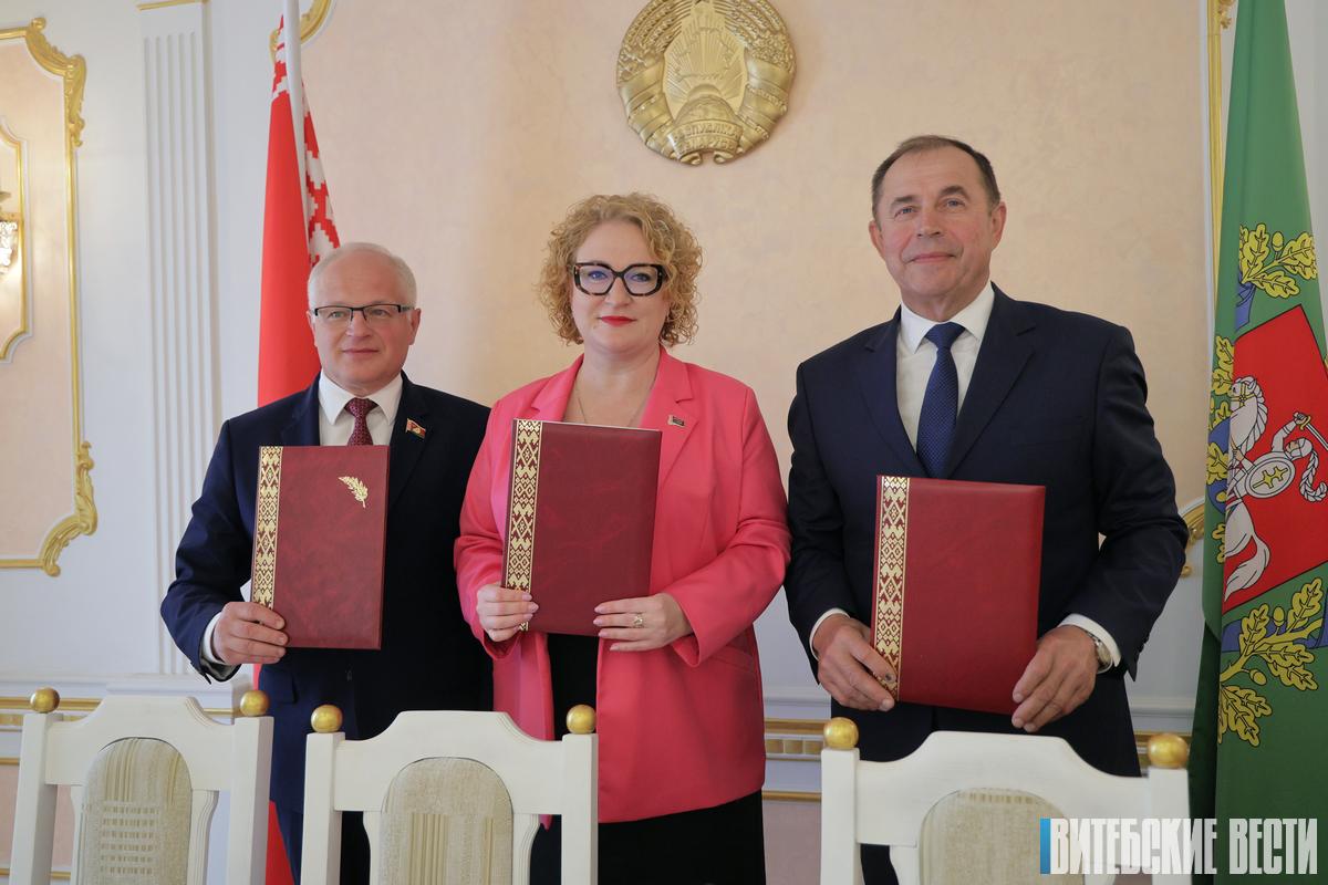 Витебский облисполком, союз нанимателей и профсоюзы заключили трехстороннее соглашение