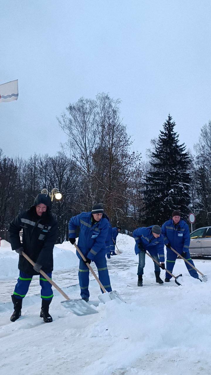 dlya-likvidatsii-posledstviy-obilnykh-snegopadov-v-rayone-zadeystvovana-vsya-imeyushchayasya-tekhnik_1