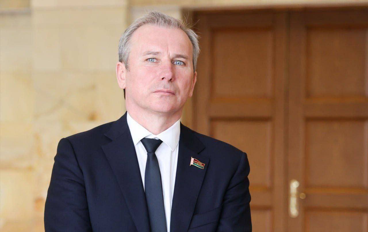 Виктор Азаренок проведет прямые телефонные линии