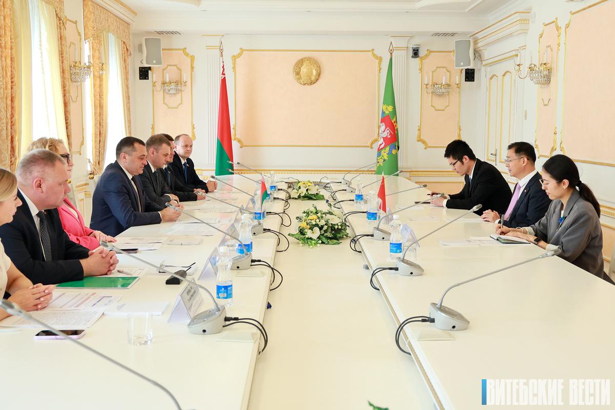 В Витебске обсудили перспективы сотрудничества и укрепление отношений с Китаем, Словакией и Индией