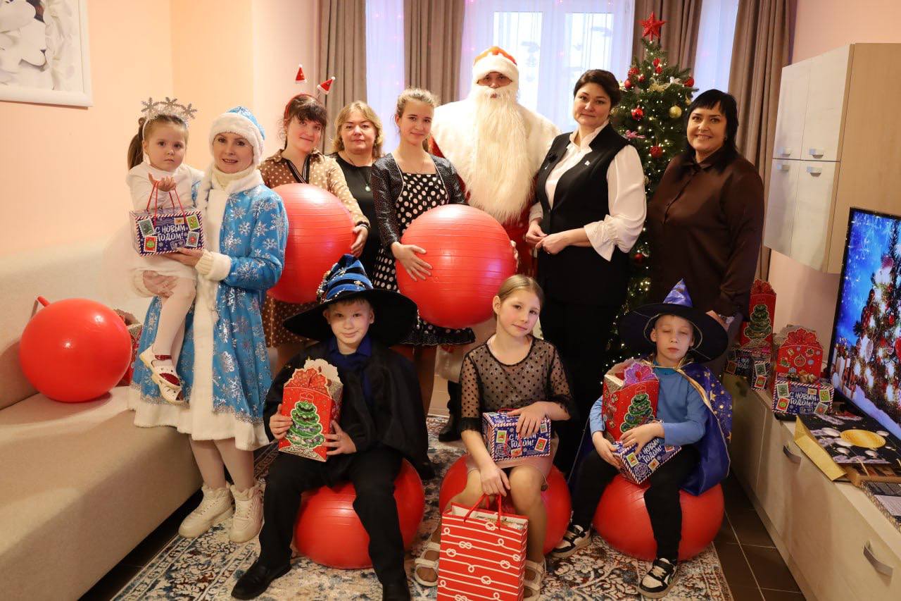 К благотворительной акции "Наши дети" вчера присоединилась глава района Галина Унукович