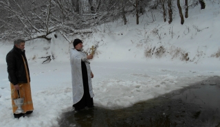 ОКУНУЛИСЬ В КРЕЩЕНСКУЮ ПРОРУБЬ