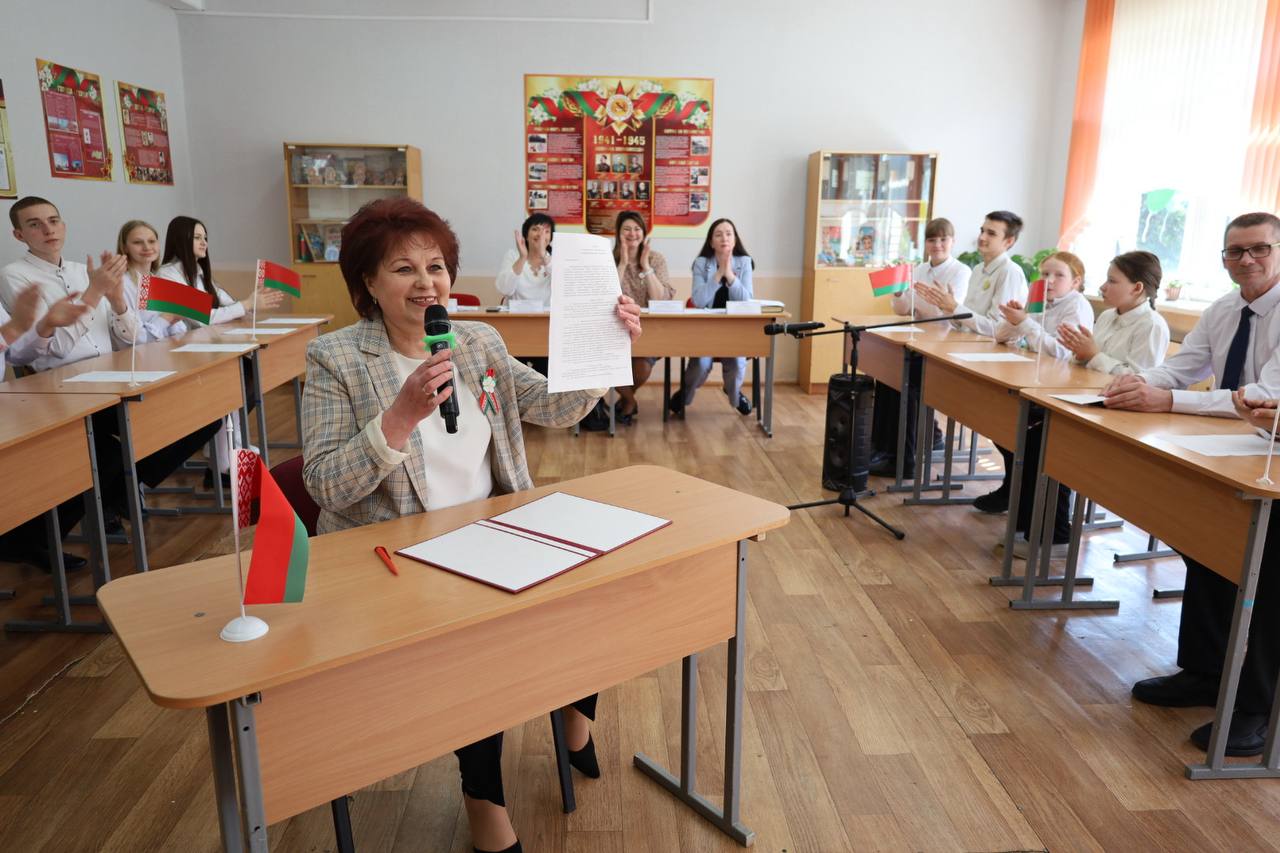 telemosty-v-kanun-dnya-pobedy-protyanulis-mezhdu-shkolami-beshenkovichskogo-rayona-i-vurnarskogo-ray_2