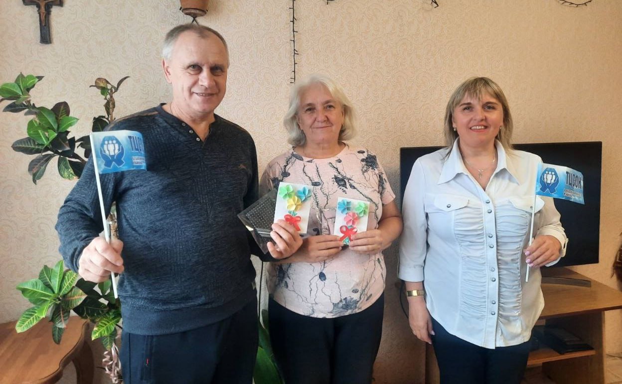 В ТЦСОН Бешенковичского района по случаю Недели родительской любви с особым теплом продолжается поздравительная акция для матерей и отцов