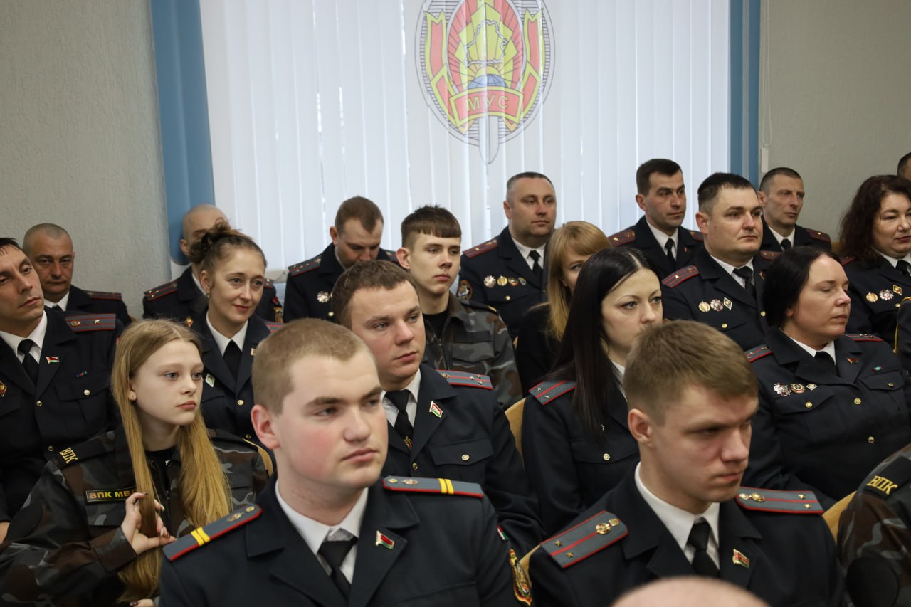 torzhestvennoe-sobranie-po-sluchayu-dnya-militsii-segodnya-proshlo-v-beshenkovichskom-rovd_5