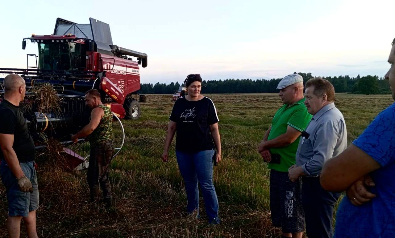 Бешенковичские аграрии ведут напряженную борьбу за урожай