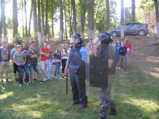 СОТРУДНИКИ МИЛИЦИИ ПРОВЕЛИ ВСТРЕЧУ В ЛЕТНЕМ ОЗДОРОВИТЕЛЬНОМ ЛАГЕРЕ