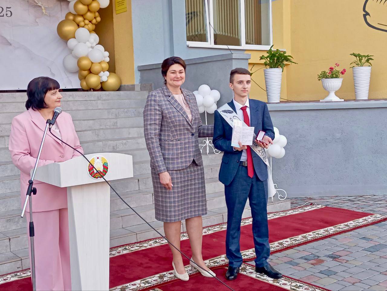 В Бешенковичском районе прошли выпускные вечера