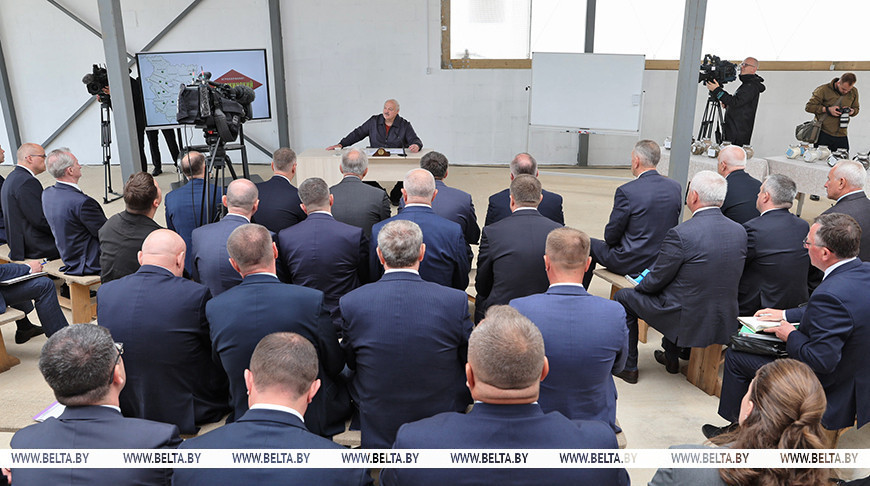 "Специалистов много. Пока хромает организация". Лукашенко о кадровом эксперименте среди руководителей областей
