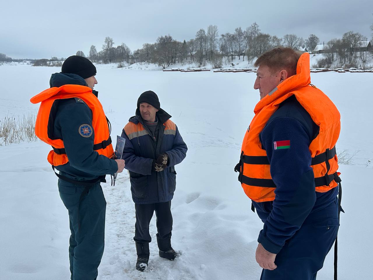 bezopasnost-na-zimnikh-vodoemakh-rochs-sovmestno-s-predstavitelyami-osvod-proveli-reydy-v-mestakh-ma_6