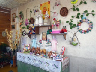 РАБОТАЕТ ВЫСТАВКА В РАЙОННОМ ДОМЕ РЕМЁСЕЛ