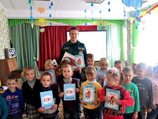 ДОШКОЛЯТА ОБУЧЕНЫ ПРАВИЛАМ БЕЗОПАСНОСТИ