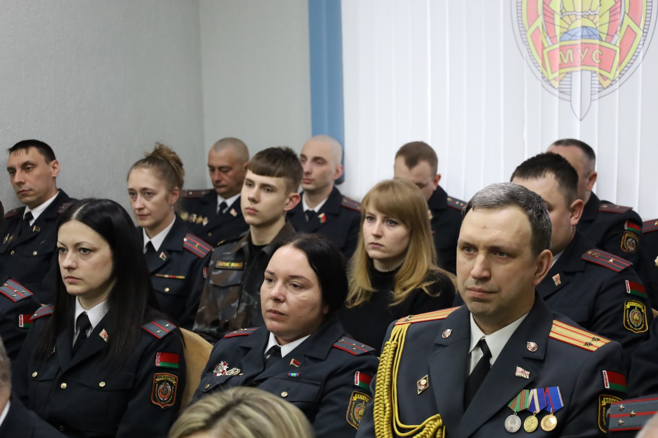 torzhestvennoe-sobranie-po-sluchayu-dnya-militsii-segodnya-proshlo-v-beshenkovichskom-rovd_1