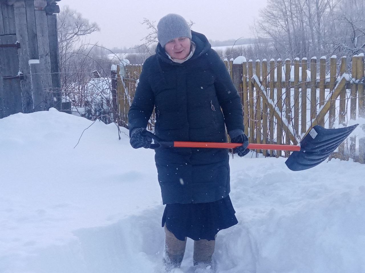 bolee-140-dvorov-raschistili-sotsialnye-rabotniki-beshenkovichskogo-rayona-posle-tsiklona-ulli-_3