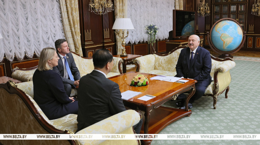 Лукашенко встретился с ректором Пекинского университета Гун Цихуаном