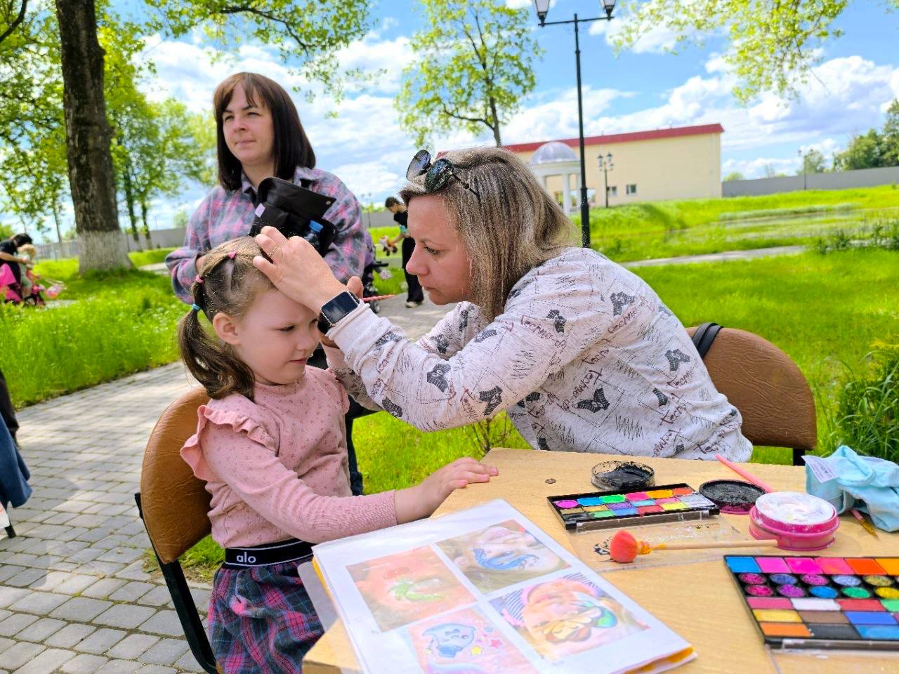 v-tsentralnom-parke-gorodskogo-poselka-beshenkovichi-proshel-rayonnyy-prazdnik-priurochennyy-k-mezhd_8