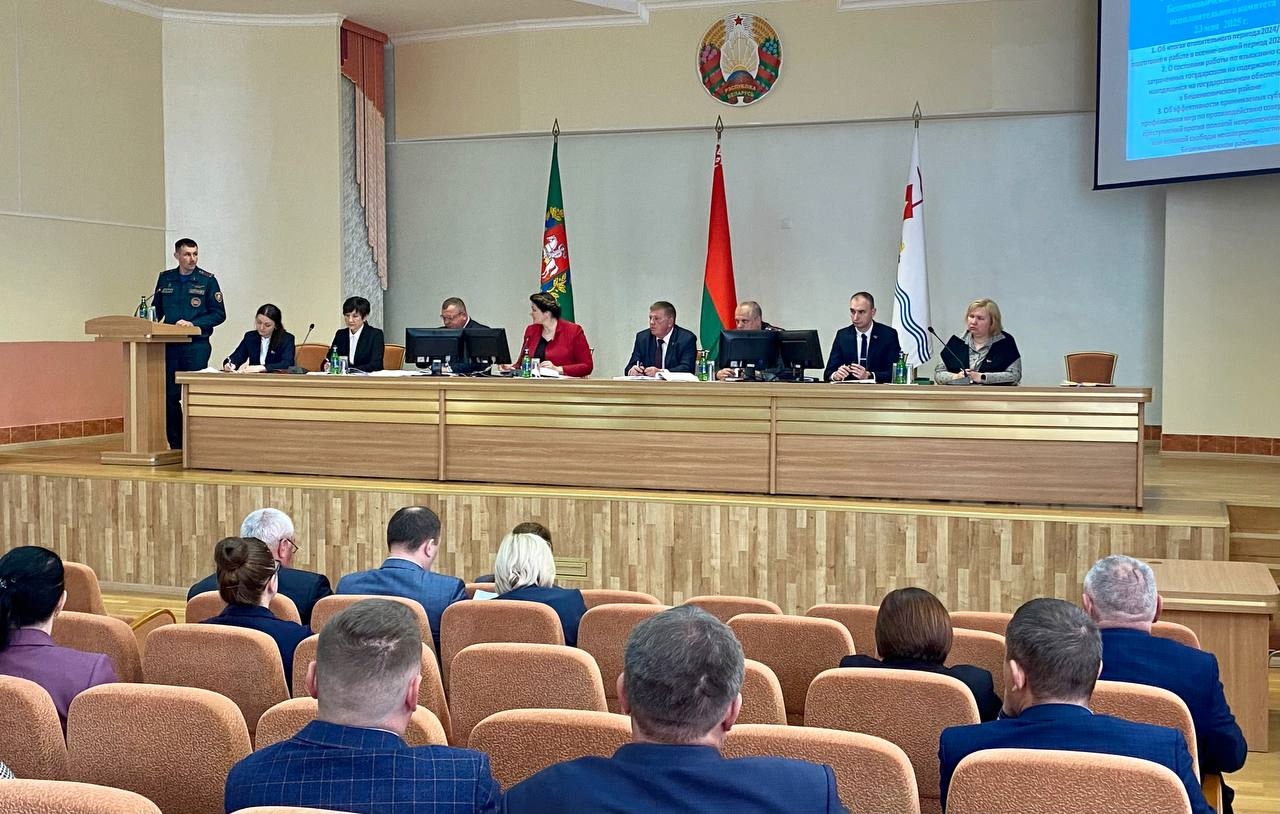 Итоги отопительного сезона и задачи по подготовке к предстоящему осенне-зимнему периоду обсудили сегодня на заседании Бешенковичского райисполкома