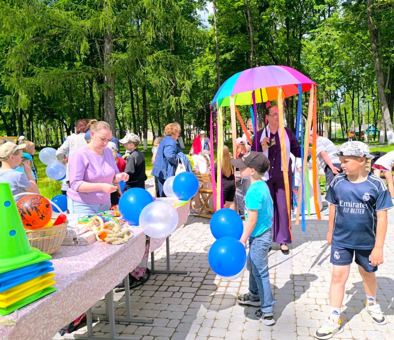 v-tsentralnom-parke-gorodskogo-poselka-beshenkovichi-proshel-rayonnyy-prazdnik-priurochennyy-k-mezhd_9